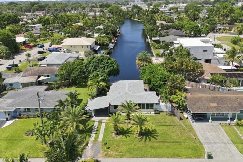 House in Wilton Manors, Florida 3 bedrooms, 119.66 sq.m. № 2309633