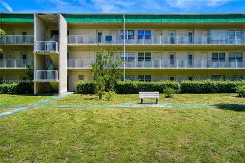Condo in Hallandale Beach, Florida, 1 bedroom № 2082350 - photo 22