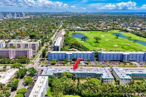 Condo in Hallandale Beach, Florida, 1 bedroom № 2082350 - photo 30