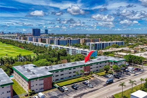 Condo in Hallandale Beach, Florida, 1 bedroom № 2082350 - photo 27