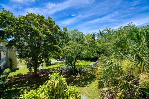 Condo in Hallandale Beach, Florida, 1 bedroom № 2082350 - photo 18