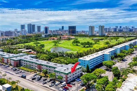 Condo in Hallandale Beach, Florida, 1 bedroom № 2082350 - photo 28