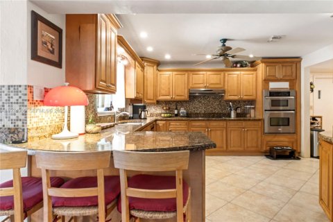 Casa en venta en Plantation, Florida, 4 dormitorios, 250.28 m2 № 1986769 - foto 8