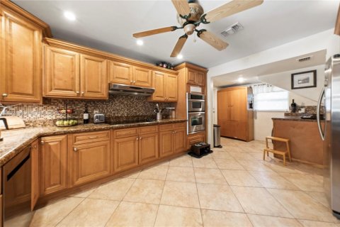 Casa en venta en Plantation, Florida, 4 dormitorios, 250.28 m2 № 1986769 - foto 11