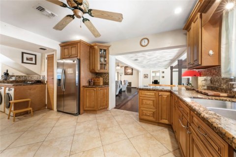 Casa en venta en Plantation, Florida, 4 dormitorios, 250.28 m2 № 1986769 - foto 10