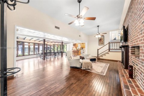 Casa en venta en Plantation, Florida, 4 dormitorios, 250.28 m2 № 1986769 - foto 5