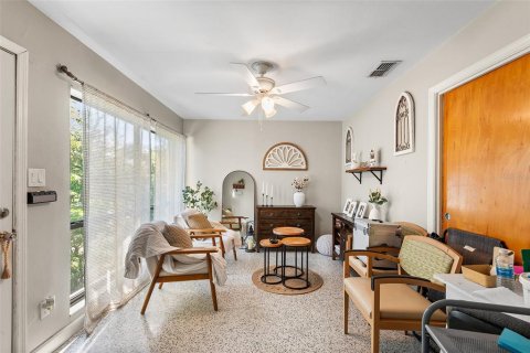 House in Tampa, Florida 2 bedrooms, 94.95 sq.m. № 1795012 - photo 4