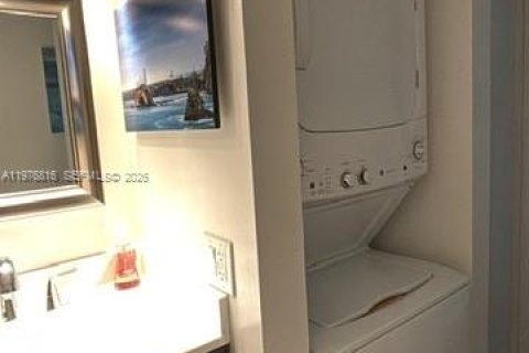 Condo in Lauderhill, Florida, 2 bedrooms  № 2040721 - photo 19