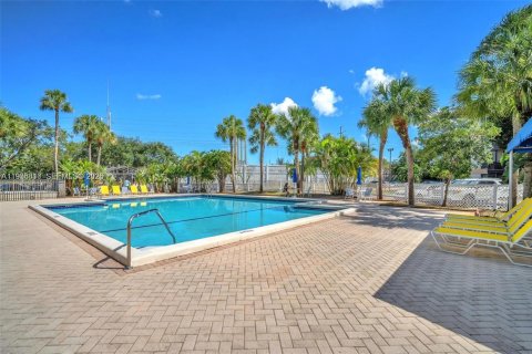 Купить кондоминиум в Лодерхилл, Флорида 2 спальни, 100.8м2, № 2040721 - фото 3