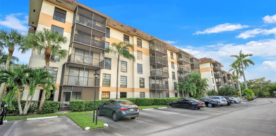 Кондоминиум с 2 спальнями в Лодерхилл, Флорида № 2040721