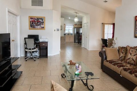 Villa ou maison à vendre à Kissimmee, Floride: 4 chambres, 161.65 m2 № 2277016 - photo 5