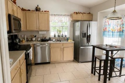 Villa ou maison à vendre à Kissimmee, Floride: 4 chambres, 161.65 m2 № 2277016 - photo 6