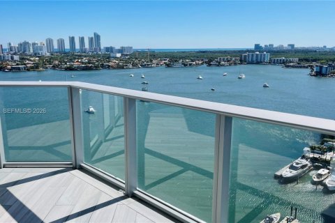 Copropriété à louer à North Miami Beach, Floride: 2 chambres, 181.9 m2 № 2021079 - photo 2