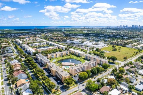Condo in Dania Beach, Florida, 2 bedrooms  № 1016170 - photo 1