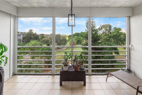 Condo in Pompano Beach, Florida, 2 bedrooms № 2254692 - photo 25
