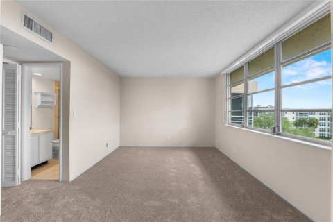 Condo in Pompano Beach, Florida, 2 bedrooms № 2254692 - photo 20