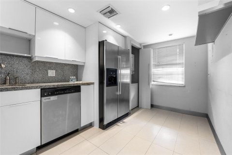 Condo in Pompano Beach, Florida, 2 bedrooms № 2254692 - photo 4