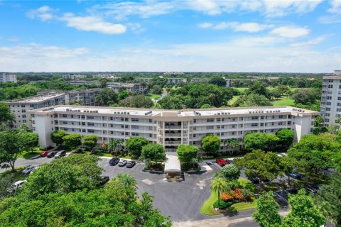 Condo in Pompano Beach, Florida, 2 bedrooms № 2254692 - photo 29