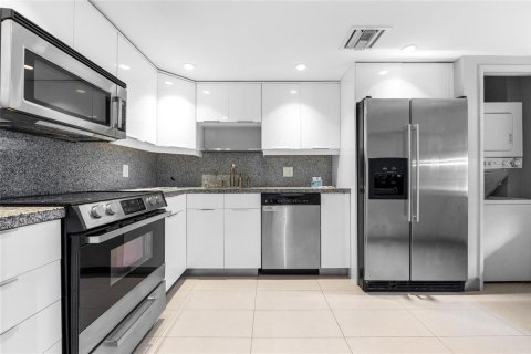Condo in Pompano Beach, Florida, 2 bedrooms № 2254692 - photo 6
