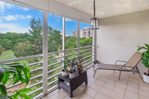 Condo in Pompano Beach, Florida, 2 bedrooms № 2254692 - photo 24