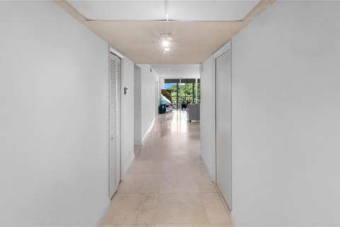 Condo in Pompano Beach, Florida, 2 bedrooms № 2254692 - photo 8