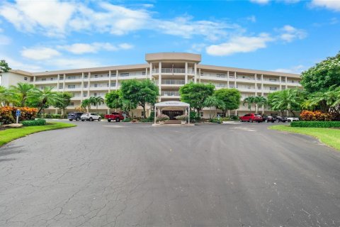 Condo in Pompano Beach, Florida, 2 bedrooms № 2254692 - photo 27