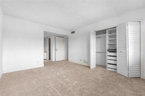 Condo in Pompano Beach, Florida, 2 bedrooms № 2254692 - photo 21