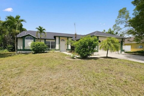 House in Cape Coral, Florida 3 bedrooms, 144.09 sq.m. № 2316674