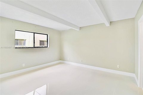 Condo in Pompano Beach, Florida, 2 bedrooms № 2037765 - photo 3