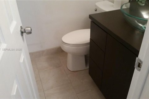 Condo in Pompano Beach, Florida, 2 bedrooms № 2037765 - photo 12