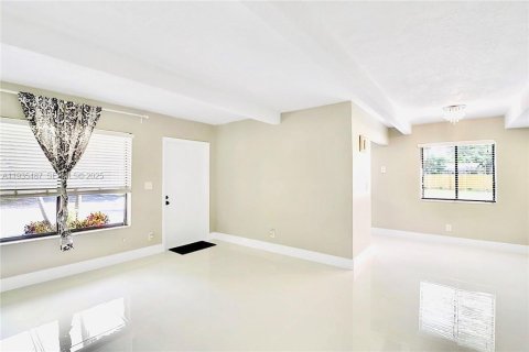Condo in Pompano Beach, Florida, 2 bedrooms № 2037765 - photo 11