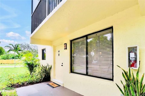 Condominio en Pompano Beach, Florida, 2 dormitorios  № 2037765