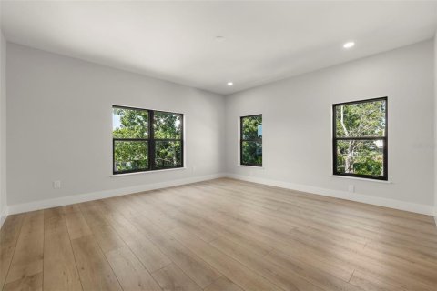 Immobilier commercial à vendre à Tampa, Floride: 18 chambres, 1269.23 m2 № 1745029 - photo 27