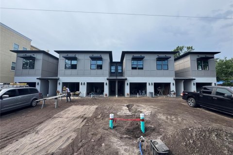 Immobilier commercial à vendre à Tampa, Floride: 18 chambres, 1269.23 m2 № 1745029 - photo 2