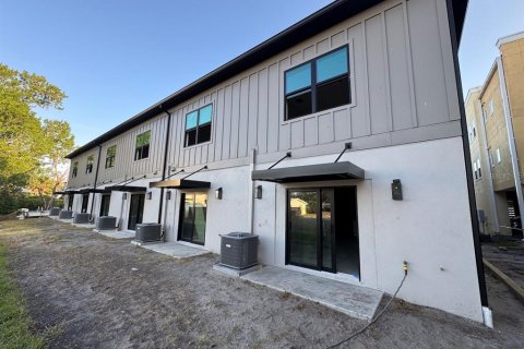 Immobilier commercial à vendre à Tampa, Floride: 18 chambres, 1269.23 m2 № 1745029 - photo 5