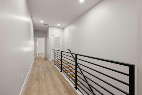 Immobilier commercial à vendre à Tampa, Floride: 18 chambres, 1269.23 m2 № 1745029 - photo 25