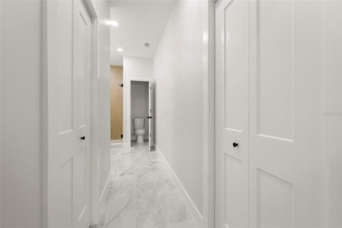 Immobilier commercial à vendre à Tampa, Floride: 18 chambres, 1269.23 m2 № 1745029 - photo 30
