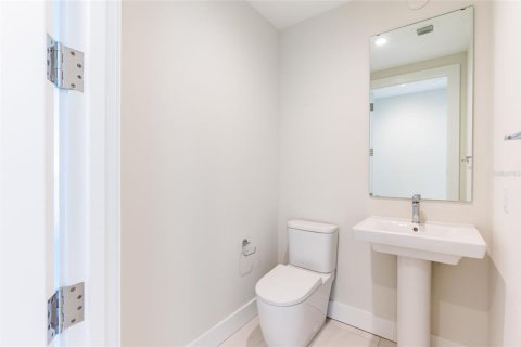 Condo in Saint Petersburg, Florida, 3 bedrooms № 2226292 - photo 24