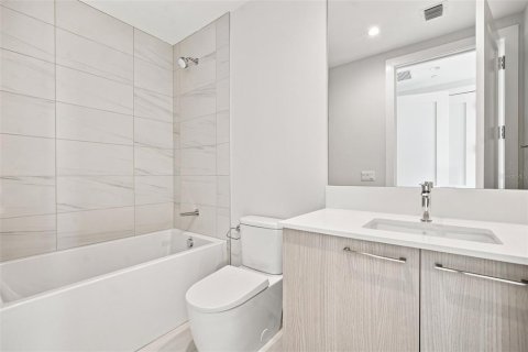 Condo in Saint Petersburg, Florida, 3 bedrooms № 2226292 - photo 16