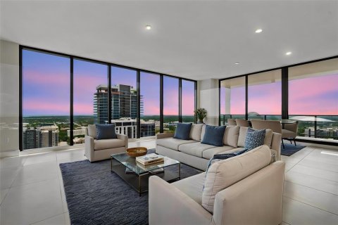 Condo in Saint Petersburg, Florida, 3 bedrooms № 2226292 - photo 9