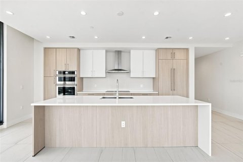 Condo in Saint Petersburg, Florida, 3 bedrooms № 2226292 - photo 4