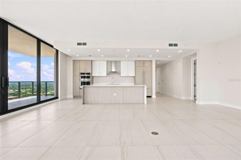 Condo in Saint Petersburg, Florida, 3 bedrooms № 2226292 - photo 13