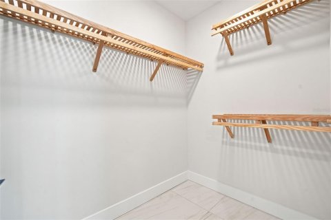 Condo in Saint Petersburg, Florida, 3 bedrooms № 2226292 - photo 22