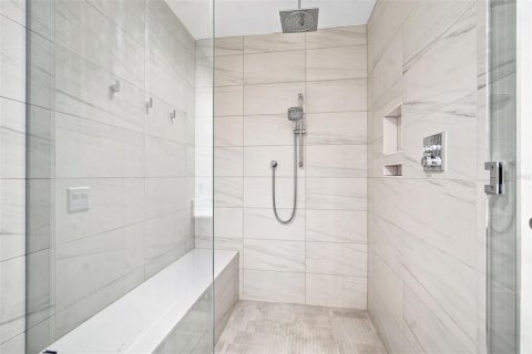 Condo in Saint Petersburg, Florida, 3 bedrooms № 2226292 - photo 21