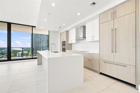 Condo in Saint Petersburg, Florida, 3 bedrooms № 2226292 - photo 6