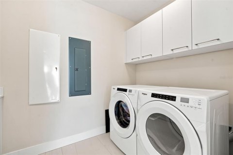 Condo in Saint Petersburg, Florida, 3 bedrooms № 2226292 - photo 28