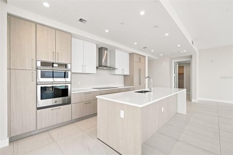 Condo in Saint Petersburg, Florida, 3 bedrooms № 2226292 - photo 5