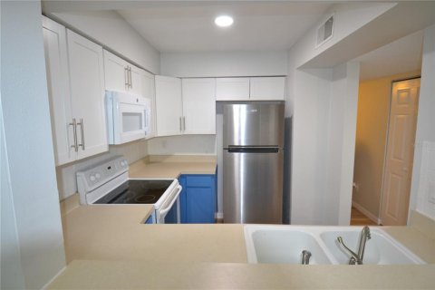 Condo in Palm Harbor, Florida, 2 bedrooms  № 1556399 - photo 18