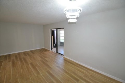 Condo in Palm Harbor, Florida, 2 bedrooms  № 1556399 - photo 14