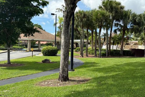 Villa ou maison à vendre à Miami, Floride: 3 chambres, 129.6 m2 № 1960337 - photo 24